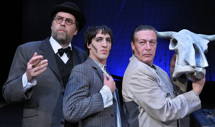 Никита Высоцкий, Артур Смольянинов и Михаил Ефремов (режиссер и исполнитель) в спектакле «Шарманка» по пьесе Андрея Платонова, театр «Современник», 2008 год. «Ефремов действительно очень близкий мне человек...»