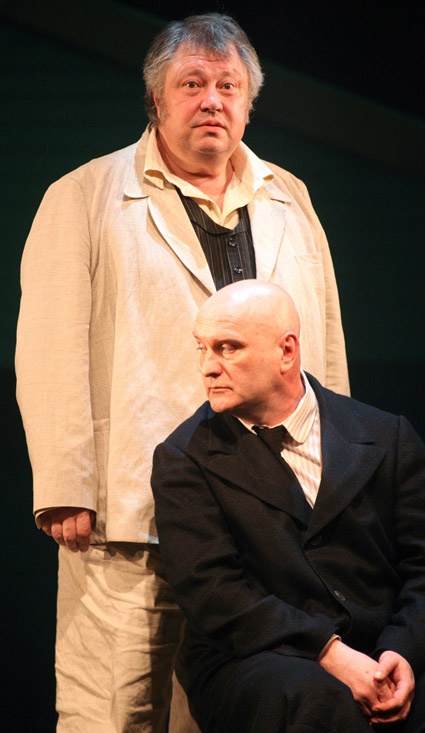 В спектакле «Попрыгунья» на сцене «Ленкома» Балуев блистательно сыграл доктора Дымова. С Сергеем Степанченко