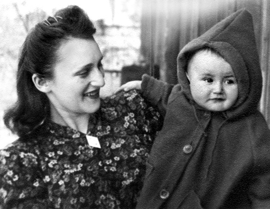Римма Яковлевна с Гришей, 1950 год