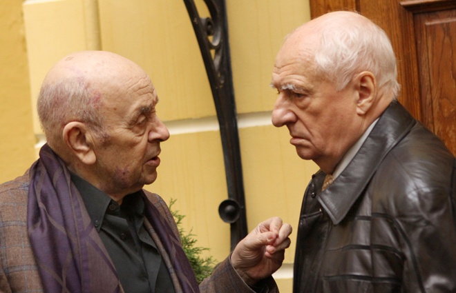 С режиссером Марком Захаровым. Броневой играет в «Ленкоме» с 1988 года. Когда Леонид Сергеевич слег в Киеве с инфарктом, Захаров звонил, справлялся о здоровье, хотя тоже плохо себя чувствовал