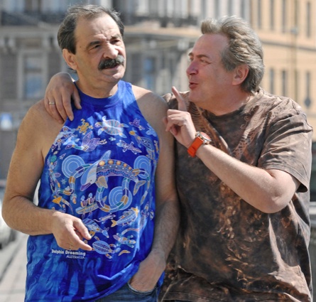 С Ильей Олейниковым в Санкт-Петербурге. «Городок» — это передача проходных дворов, а не фасадов, и отчасти это связано с тем, что лучшие годы здесь прошли... Больше 30 лет в Питере я провел»