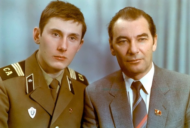 С отцом, 1984 год. «Он у меня всегда новости узнавал, дискутировать пытался»
