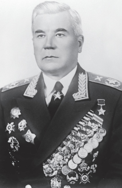 «Через два дня после трагедии все центральные газеты страны опубликовали сообщение: главный маршал артиллерии Митрофан Неделин погиб «при исполнении служебных обязанностей в результате авиационной катастрофы»