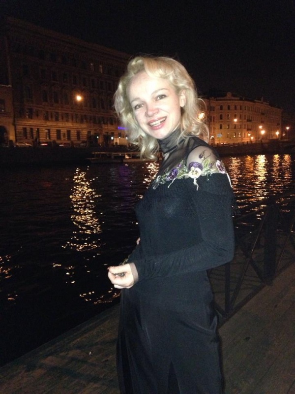 В данный момент влюбленные находятся в Твери на гастролях. Фото: facebook.com/vitalina.romanovskaya