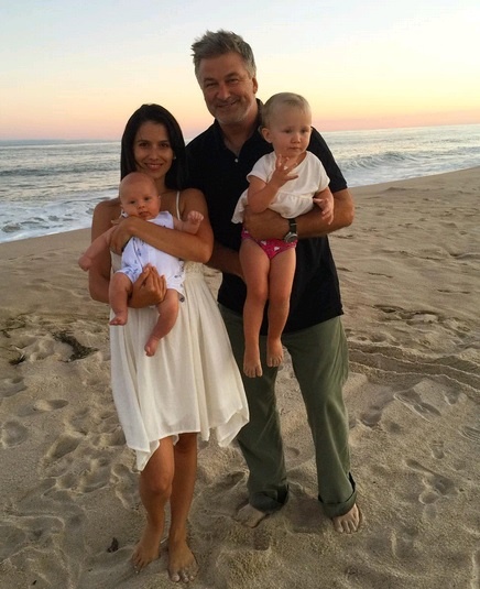 Пара не скрывает детей от прессы. Фото: hilariabaldwin / Instagram