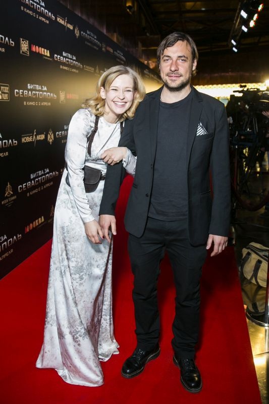 С Юлией актер познакомился на съемках фильма "Незламна". Фото: newsgid.net