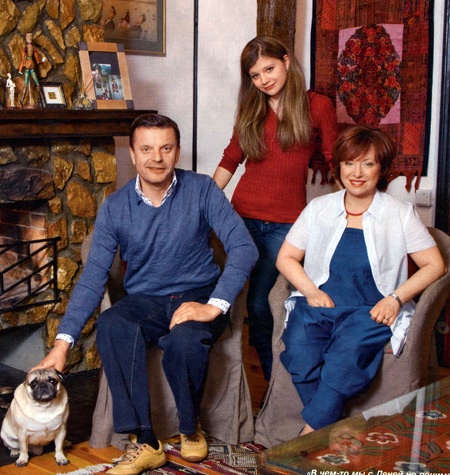 Леонид Парфенов с женой и дочкой. Фото: rinrin.ru