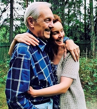 Мария Лаврова с отцом на даче. Фото: kinoistoria.ru 
