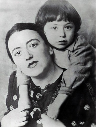 С мамой Мананой Константиновной Багратиони, 1941 год