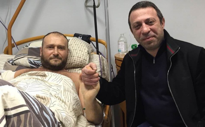 С Дмитрием Ярошем в больнице, где лидер «Правого сектора» поправлял здоровье после ранения. «Я считаю Яроша моральным авторитетом...»