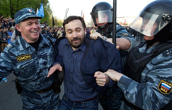 Задержание Ильи Пономарева во время протестов на Болотной площади, Москва, 2012 год