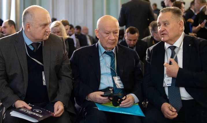 С экс-главой СБУ Игорем Смешко и экс-секретарем СНБО Владимиром Горбулиным