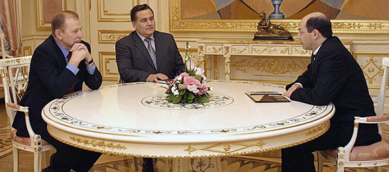 Президент Украины Леонид Кучма, секретарь Совета национальной безопасности Украины Евгений Марчук и секретарь Совета безопасности Российской Федерации Владимир Рушайло, февраль 2002 года