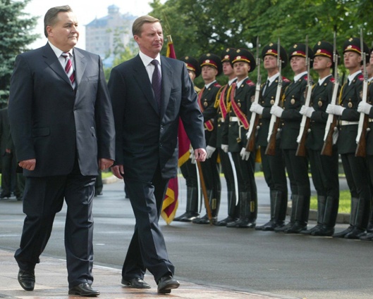 С министром обороны России Сергеем Ивановым во время его визита в Украину, Киев, 2003 год